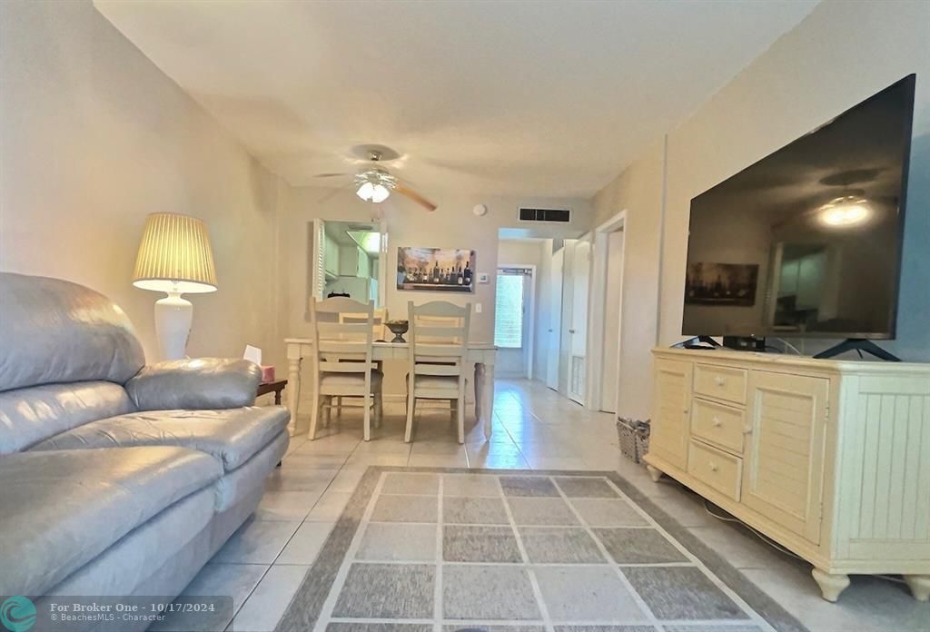 Active With Contract: $142,500 (1 beds, 1 baths, 732 Square Feet)