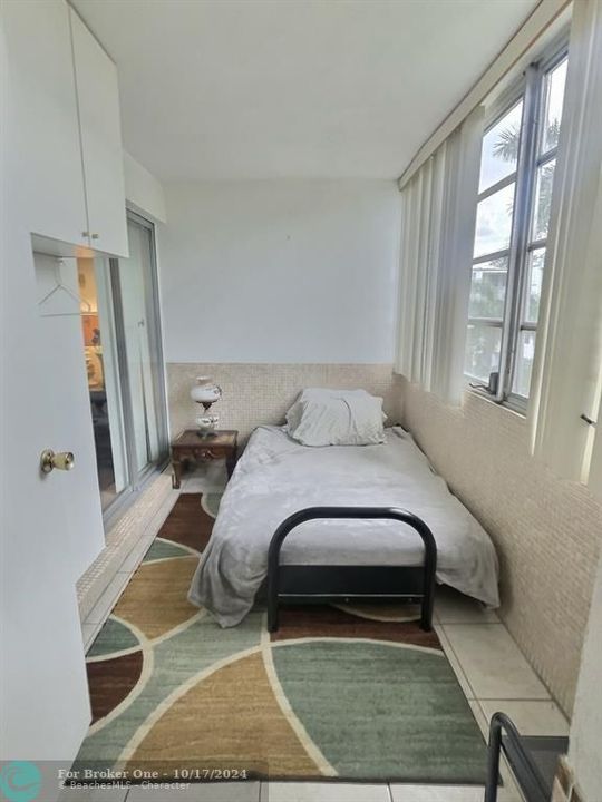 Active With Contract: $142,500 (1 beds, 1 baths, 732 Square Feet)