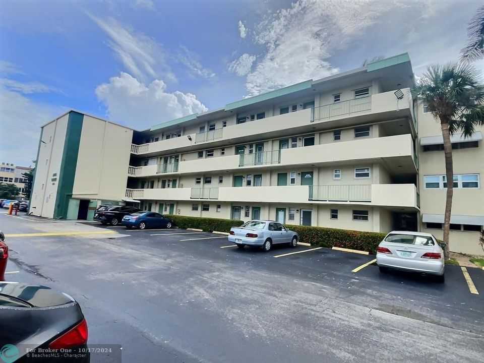 Active With Contract: $142,500 (1 beds, 1 baths, 732 Square Feet)