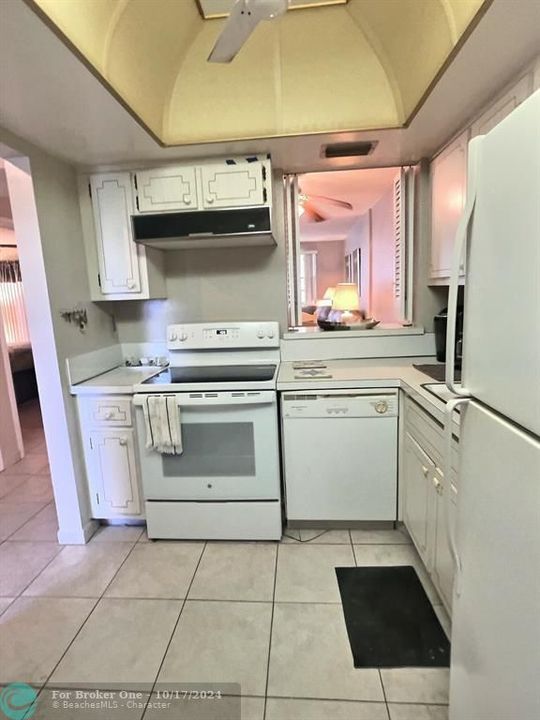 Active With Contract: $142,500 (1 beds, 1 baths, 732 Square Feet)