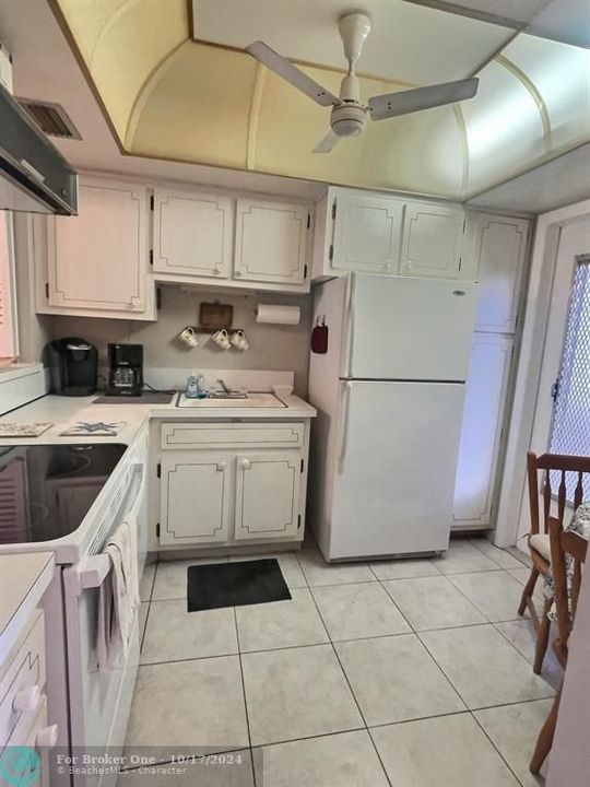 Active With Contract: $142,500 (1 beds, 1 baths, 732 Square Feet)