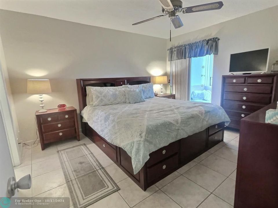 Active With Contract: $142,500 (1 beds, 1 baths, 732 Square Feet)