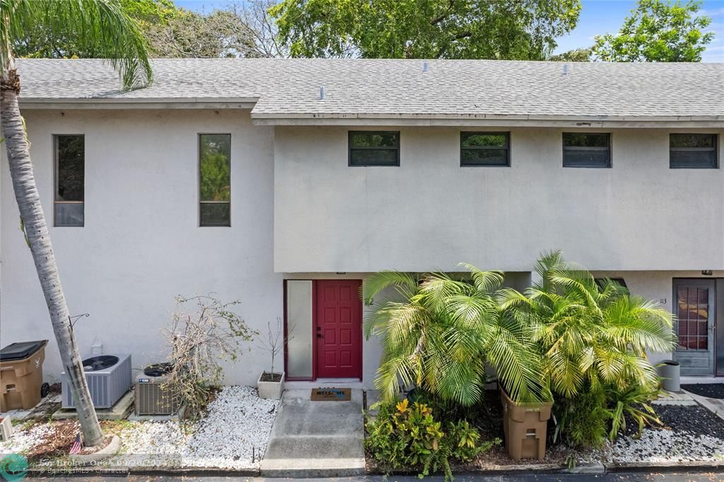 Active With Contract: $339,900 (2 beds, 2 baths, 1198 Square Feet)