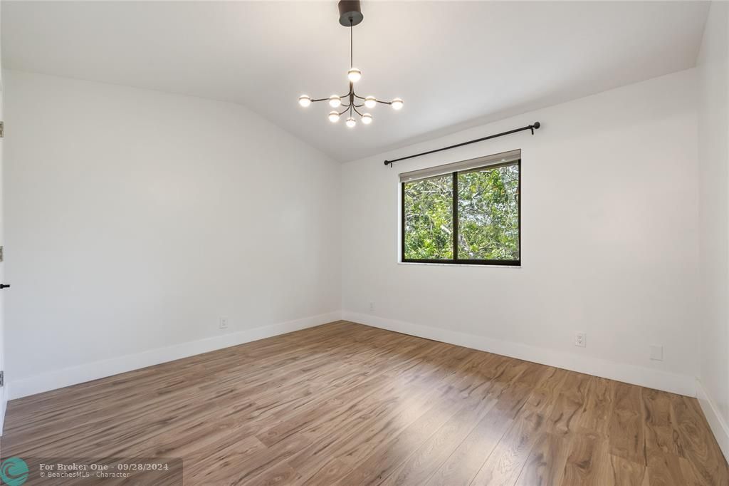 Active With Contract: $339,900 (2 beds, 2 baths, 1198 Square Feet)