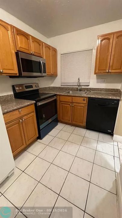 Active With Contract: $145,000 (2 beds, 1 baths, 812 Square Feet)