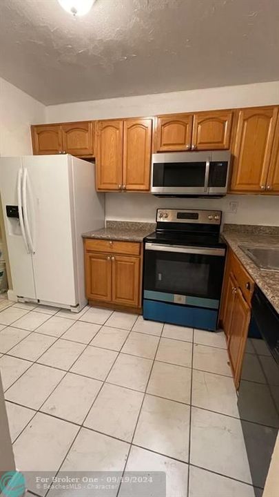 Active With Contract: $145,000 (2 beds, 1 baths, 812 Square Feet)