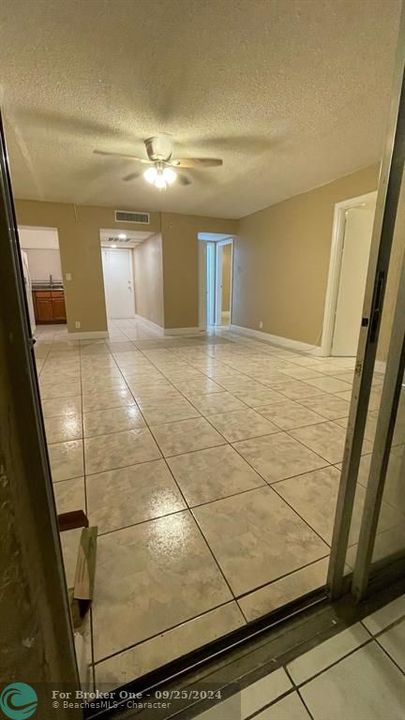 Active With Contract: $145,000 (2 beds, 1 baths, 812 Square Feet)