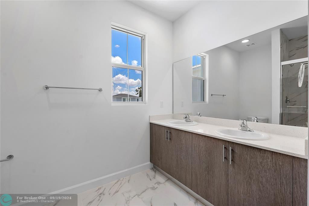 Active With Contract: $600,000 (4 beds, 2 baths, 1962 Square Feet)