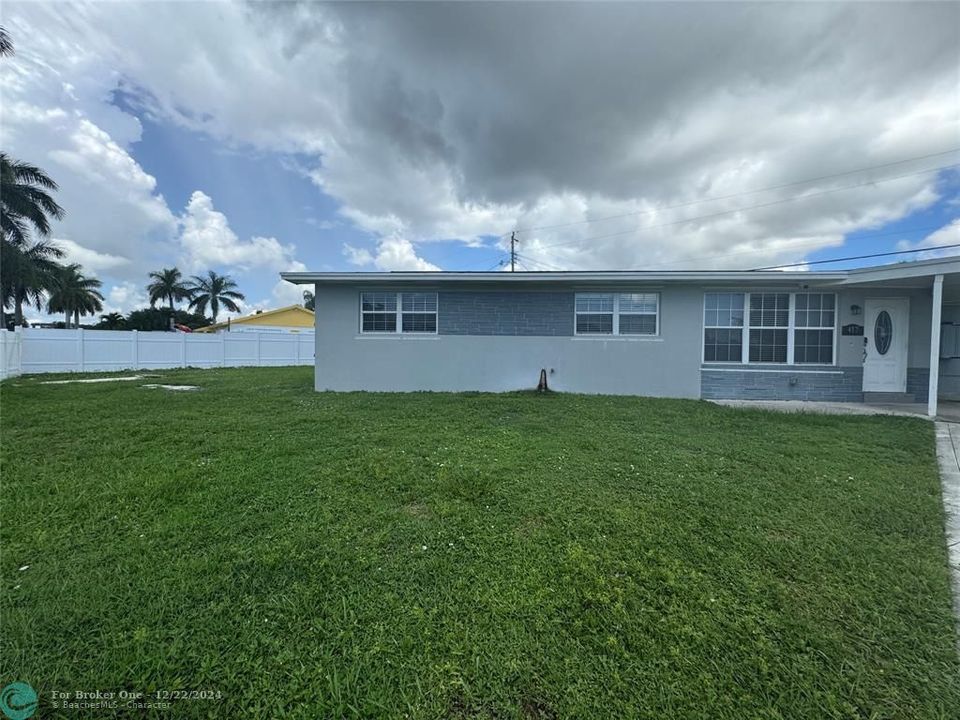 For Sale: $499,900 (3 beds, 2 baths, 1317 Square Feet)