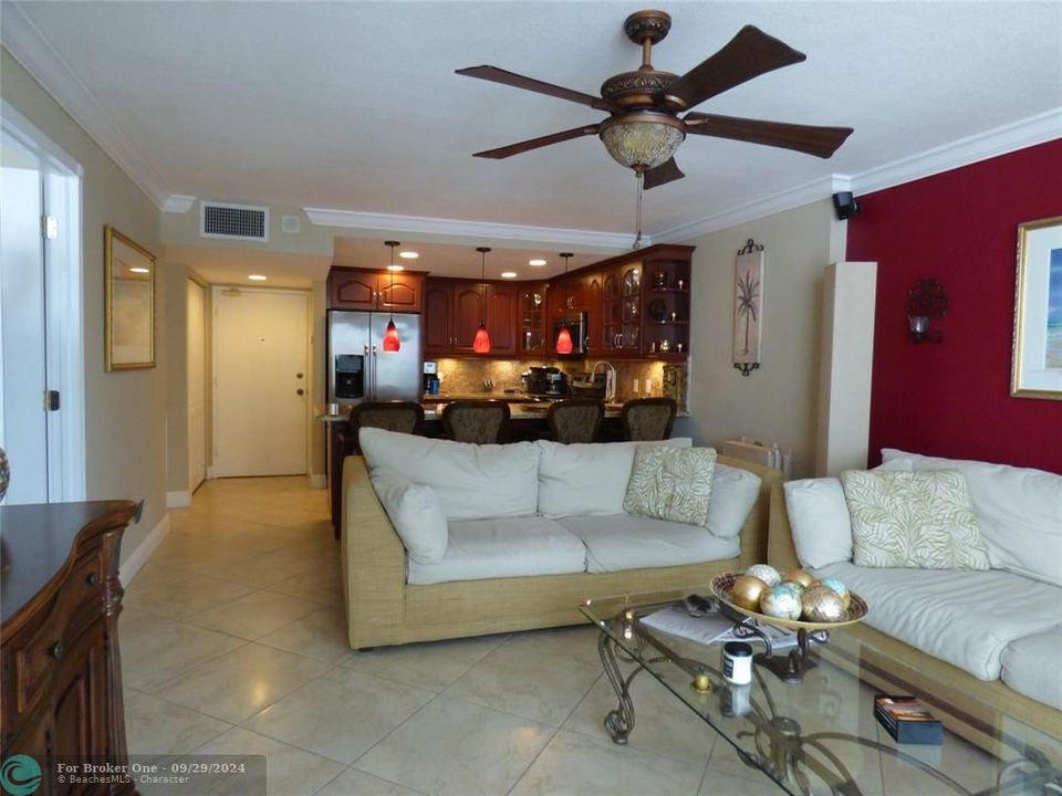 For Sale: $499,000 (1 beds, 1 baths, 655 Square Feet)