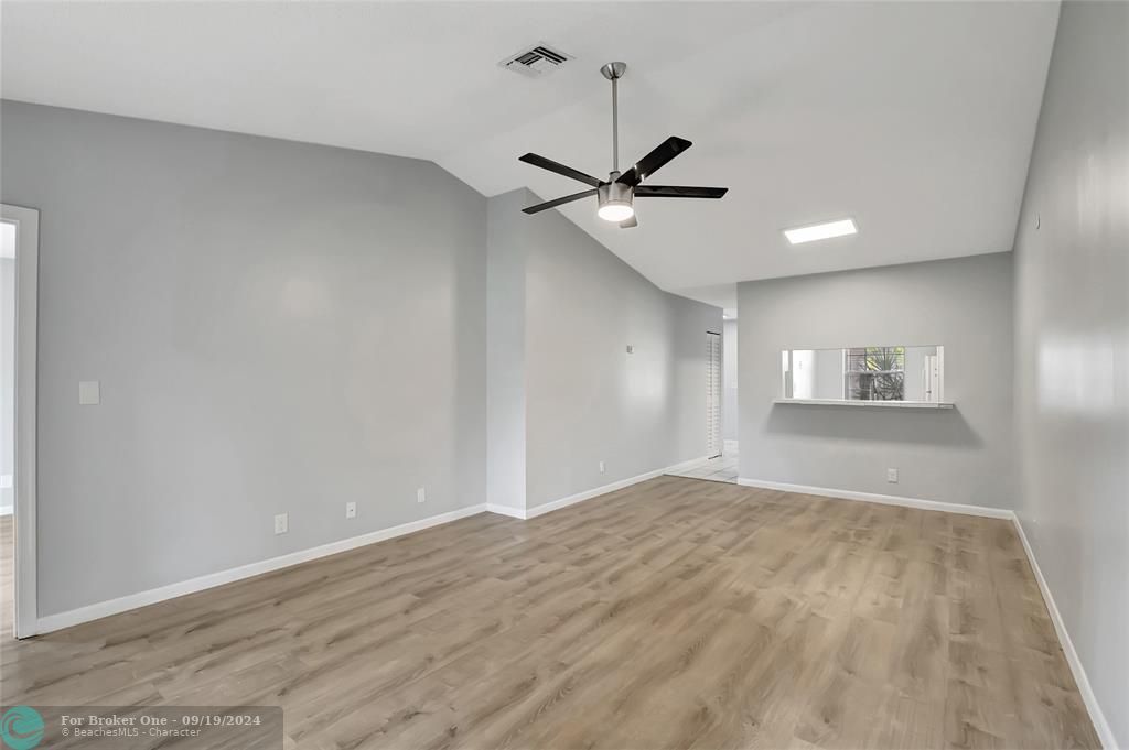 Active With Contract: $2,500 (3 beds, 2 baths, 1018 Square Feet)