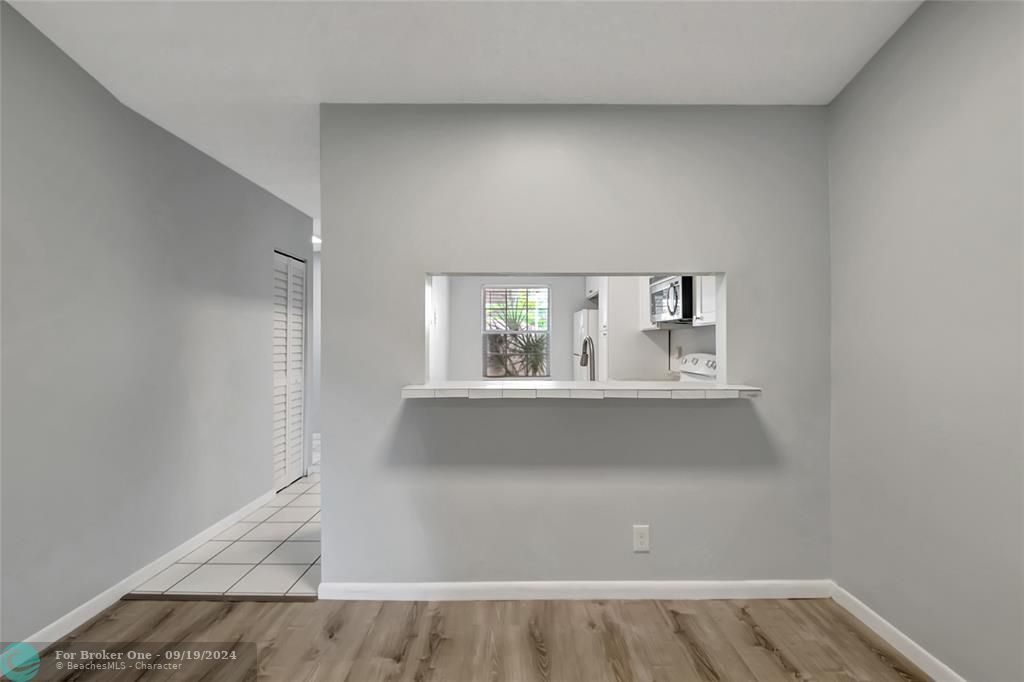 Active With Contract: $2,500 (3 beds, 2 baths, 1018 Square Feet)