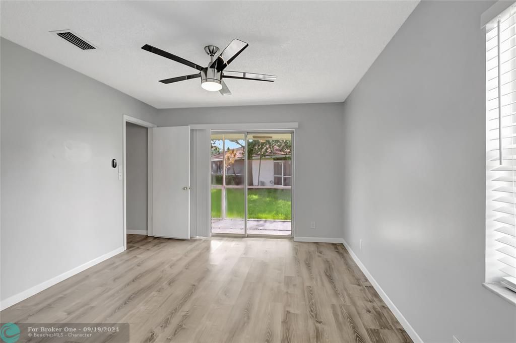 Active With Contract: $2,500 (3 beds, 2 baths, 1018 Square Feet)