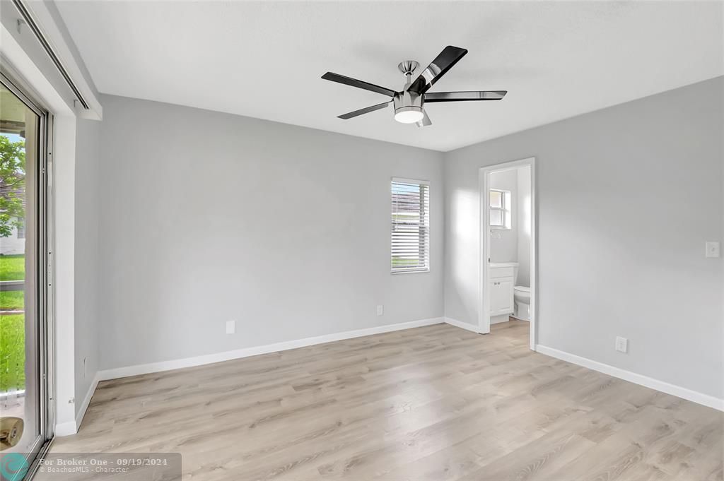 Active With Contract: $2,500 (3 beds, 2 baths, 1018 Square Feet)