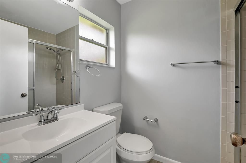 Active With Contract: $2,500 (3 beds, 2 baths, 1018 Square Feet)