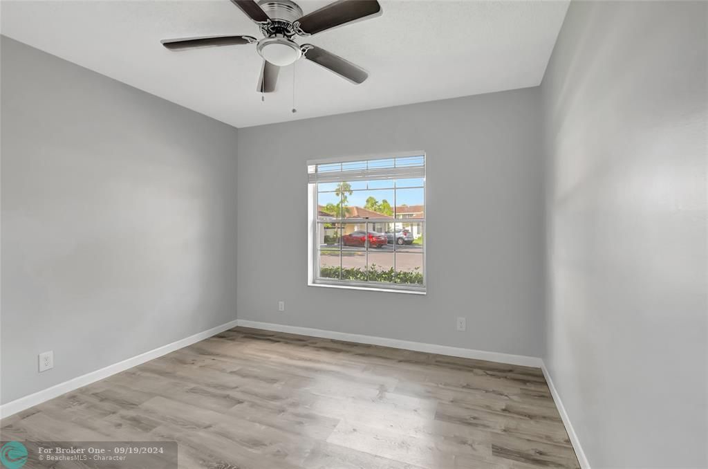 Active With Contract: $2,500 (3 beds, 2 baths, 1018 Square Feet)