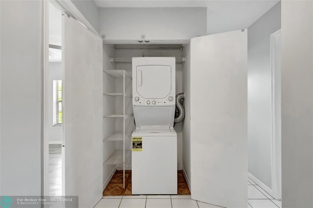 Active With Contract: $2,500 (3 beds, 2 baths, 1018 Square Feet)