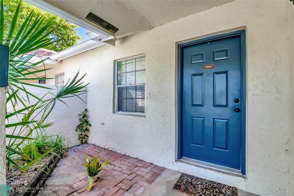 Active With Contract: $2,500 (3 beds, 2 baths, 1018 Square Feet)