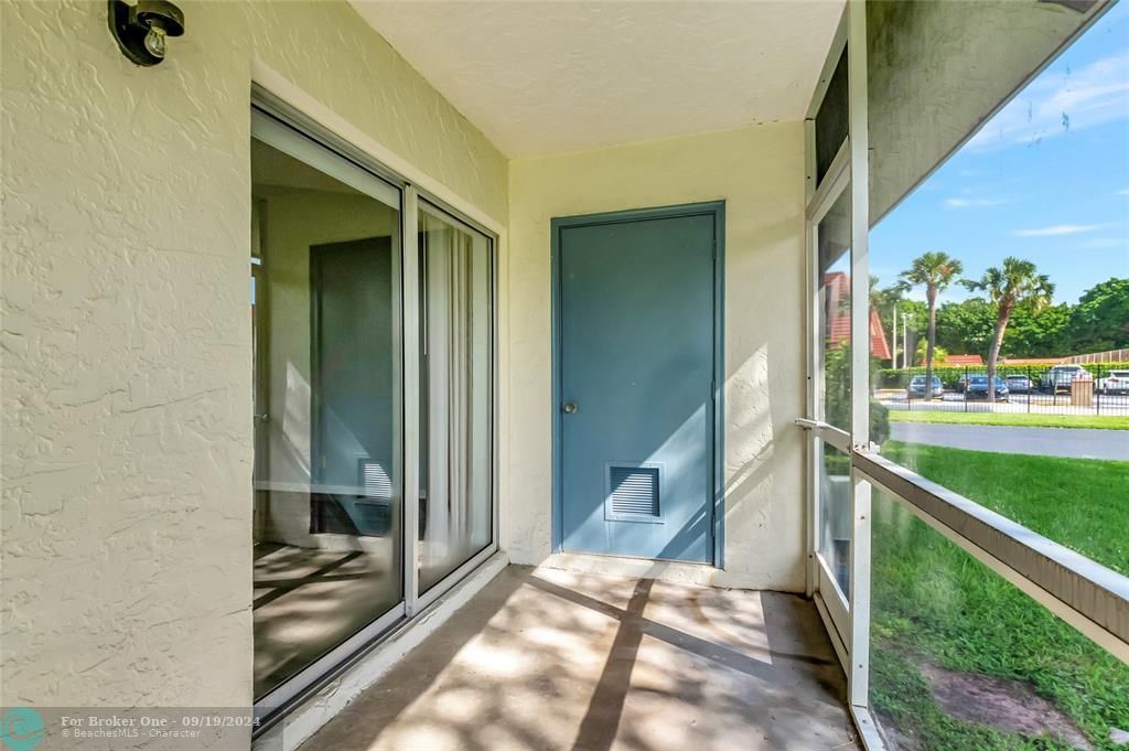 Active With Contract: $2,500 (3 beds, 2 baths, 1018 Square Feet)