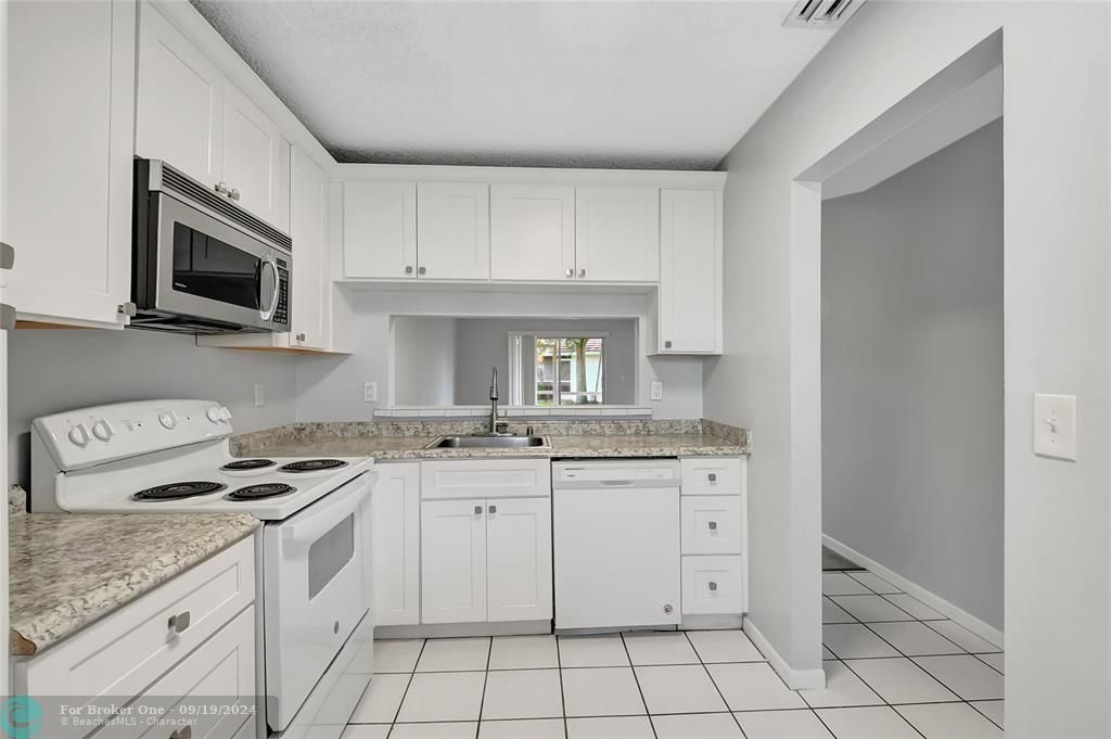 Active With Contract: $2,500 (3 beds, 2 baths, 1018 Square Feet)