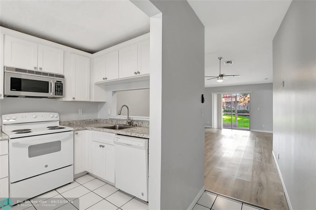 Active With Contract: $2,500 (3 beds, 2 baths, 1018 Square Feet)