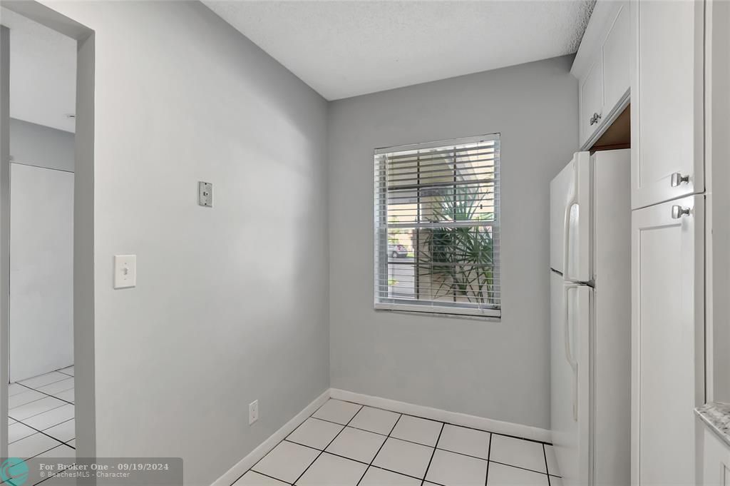 Active With Contract: $2,500 (3 beds, 2 baths, 1018 Square Feet)