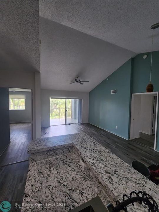 Active With Contract: $2,450 (2 beds, 2 baths, 1124 Square Feet)