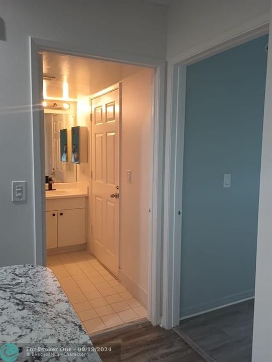 Active With Contract: $2,450 (2 beds, 2 baths, 1124 Square Feet)