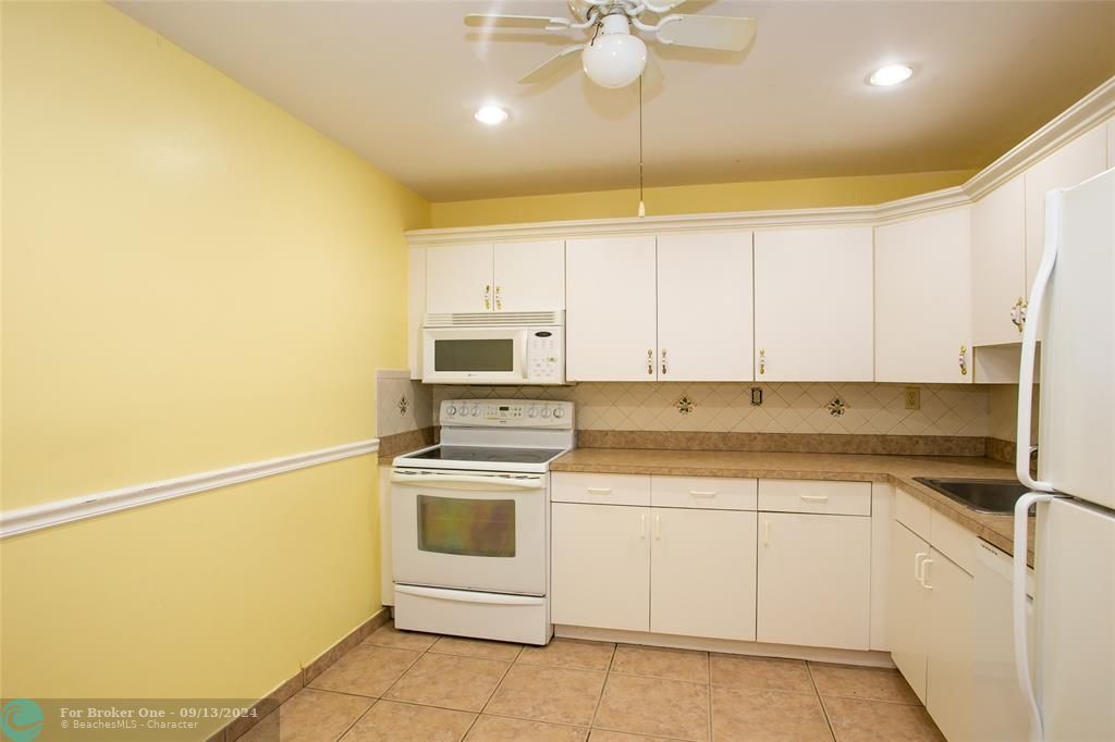 For Sale: $149,900 (2 beds, 2 baths, 1300 Square Feet)