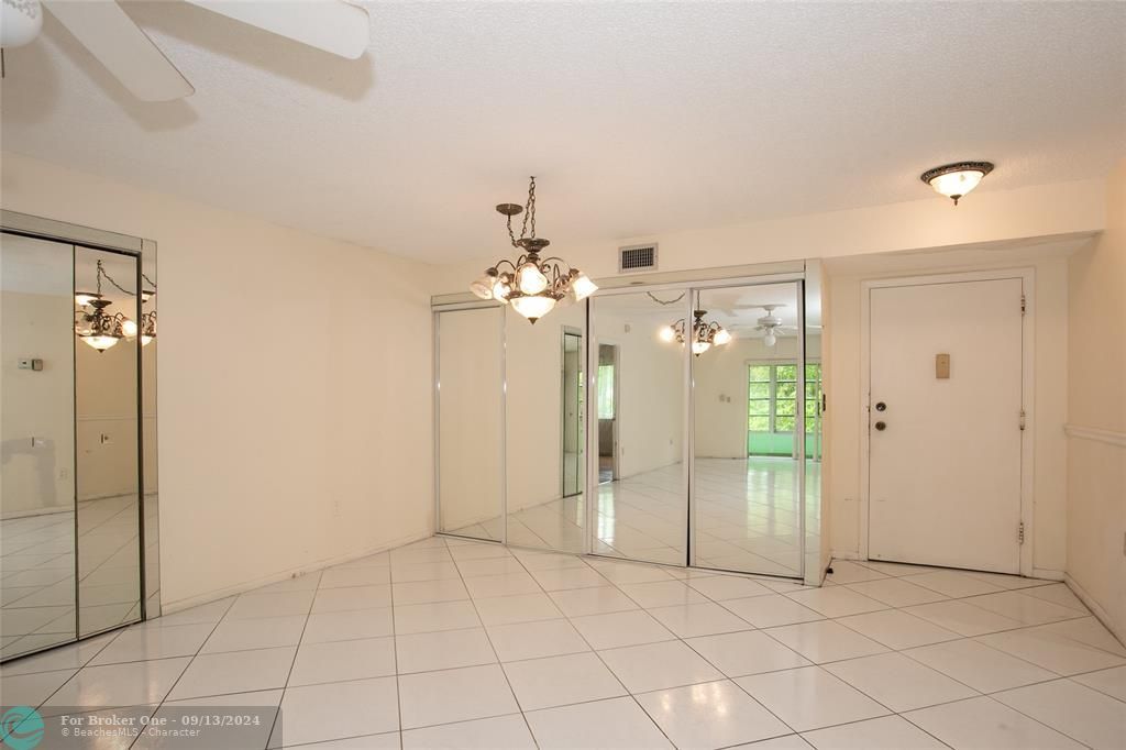 For Sale: $149,900 (2 beds, 2 baths, 1300 Square Feet)