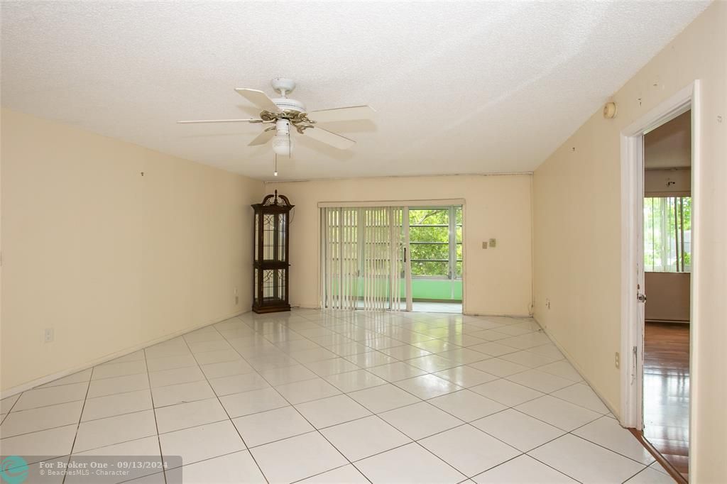 For Sale: $149,900 (2 beds, 2 baths, 1300 Square Feet)