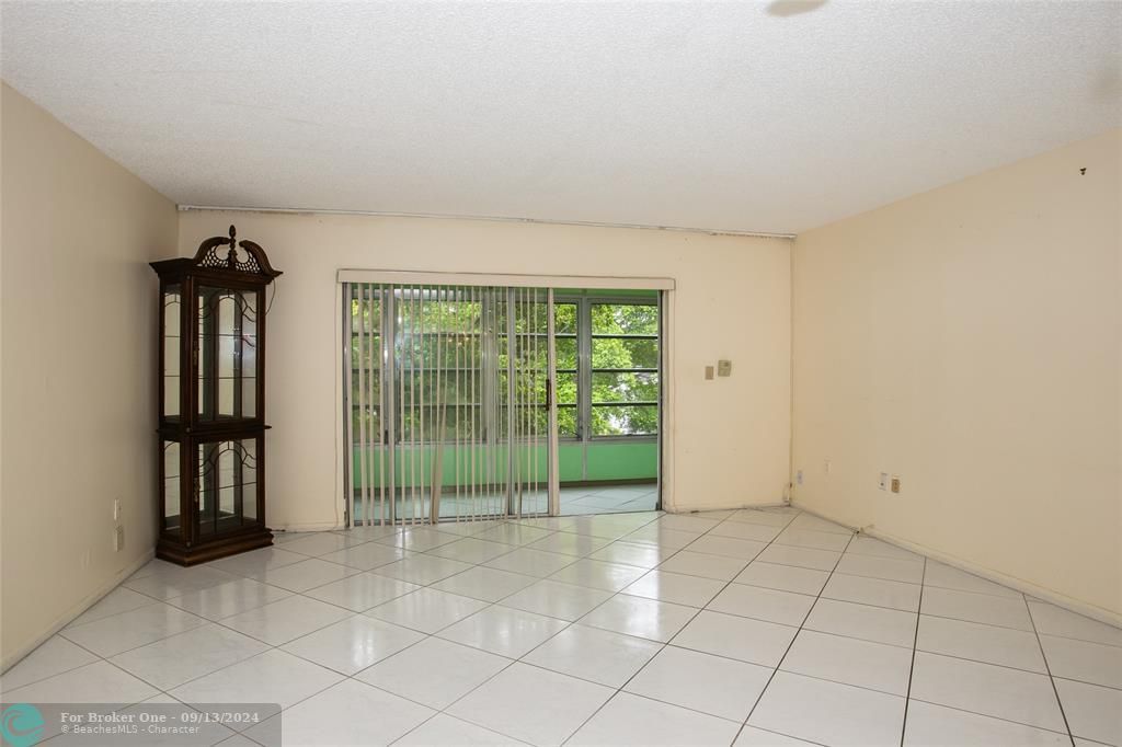 For Sale: $149,900 (2 beds, 2 baths, 1300 Square Feet)