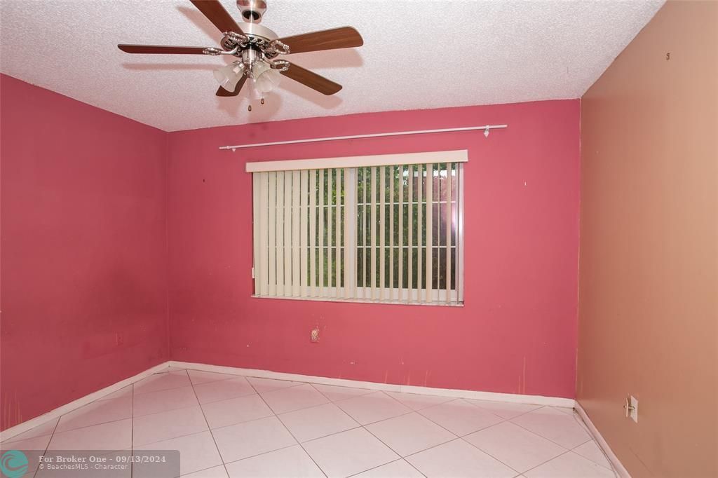 For Sale: $149,900 (2 beds, 2 baths, 1300 Square Feet)