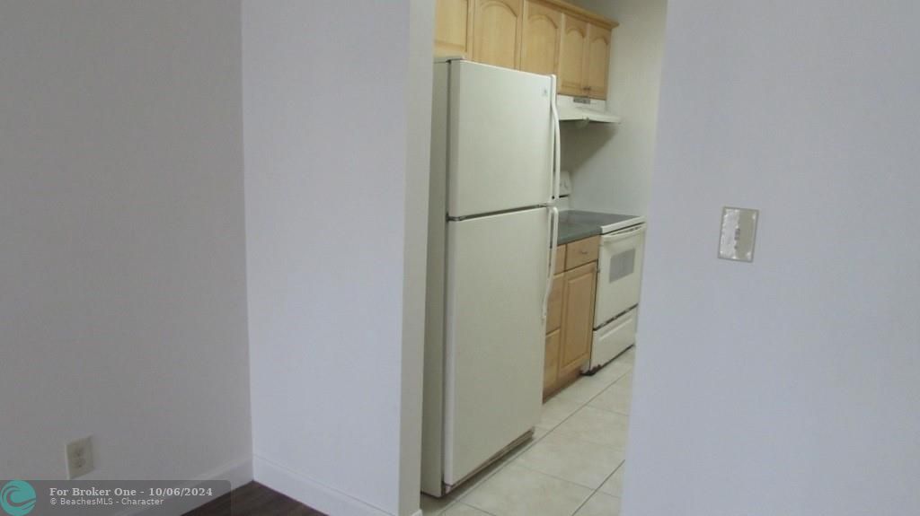 Active With Contract: $150,000 (1 beds, 1 baths, 690 Square Feet)