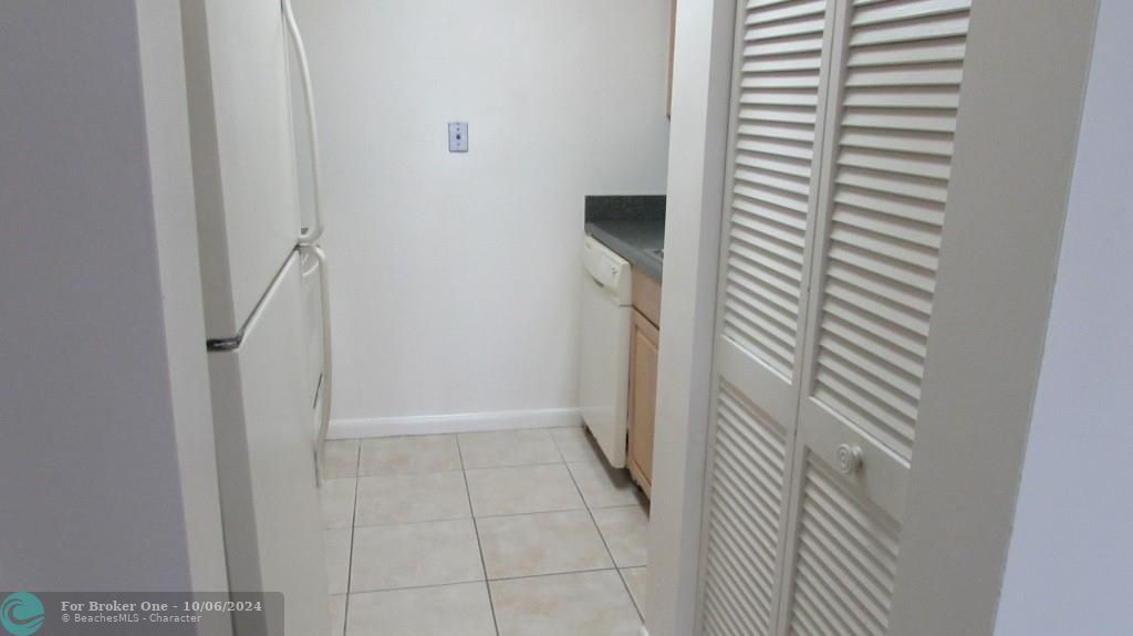 Active With Contract: $150,000 (1 beds, 1 baths, 690 Square Feet)