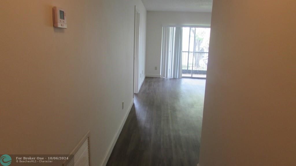 Active With Contract: $150,000 (1 beds, 1 baths, 690 Square Feet)