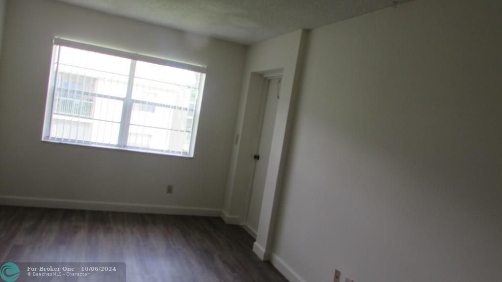 Active With Contract: $150,000 (1 beds, 1 baths, 690 Square Feet)