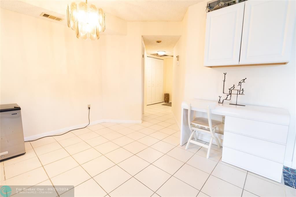 For Sale: $159,000 (2 beds, 2 baths, 950 Square Feet)