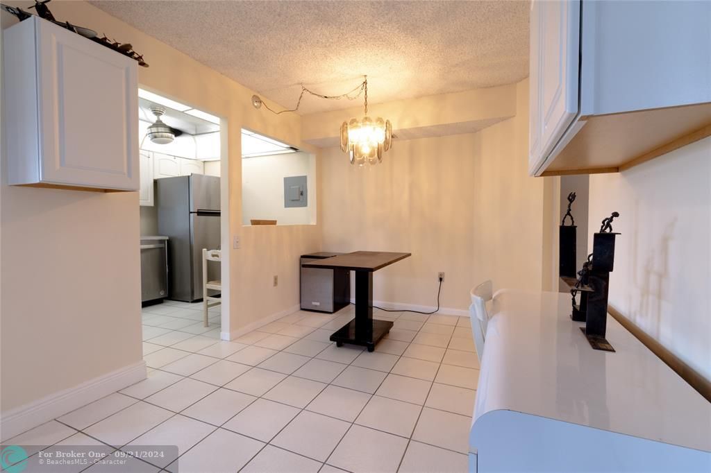 For Sale: $159,000 (2 beds, 2 baths, 950 Square Feet)