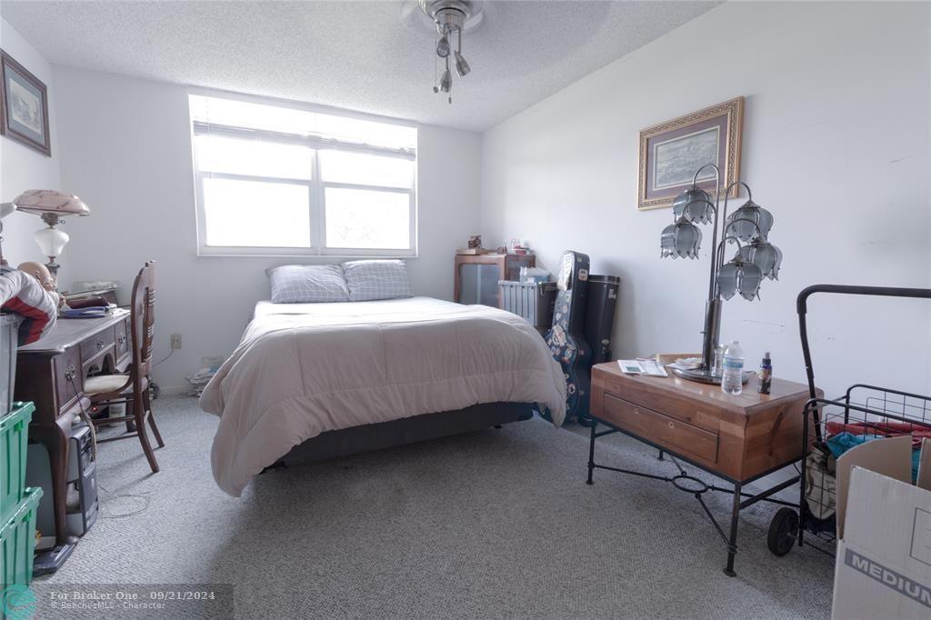 For Sale: $159,000 (2 beds, 2 baths, 950 Square Feet)