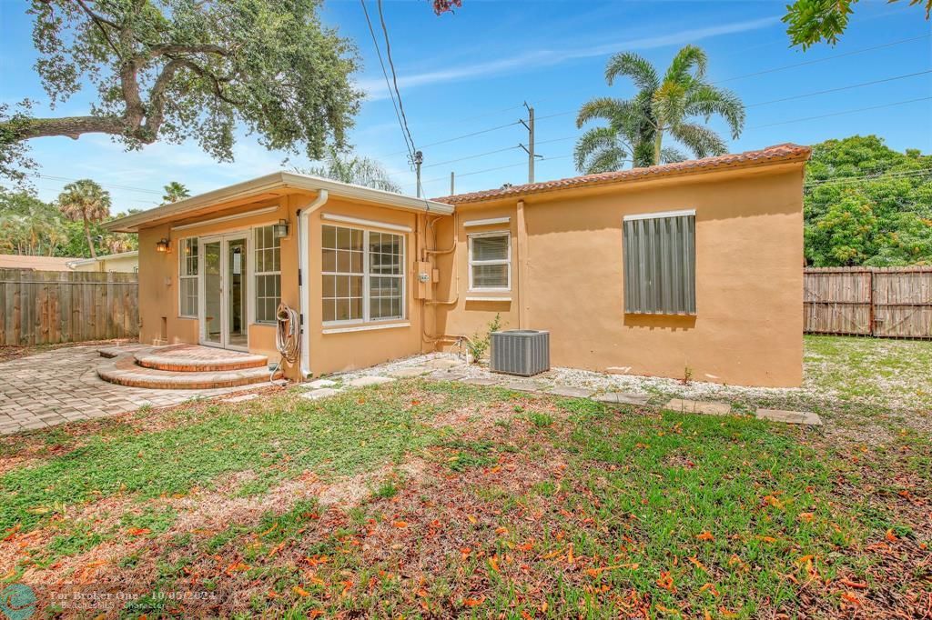 Active With Contract: $479,900 (2 beds, 2 baths, 1090 Square Feet)