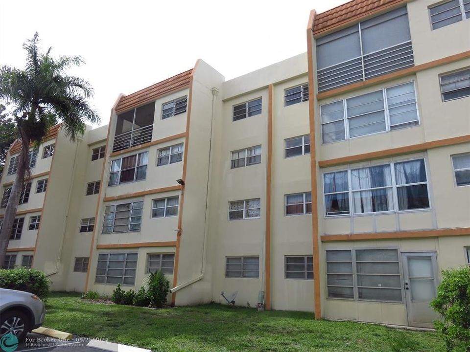 Active With Contract: $85,000 (2 beds, 2 baths, 975 Square Feet)