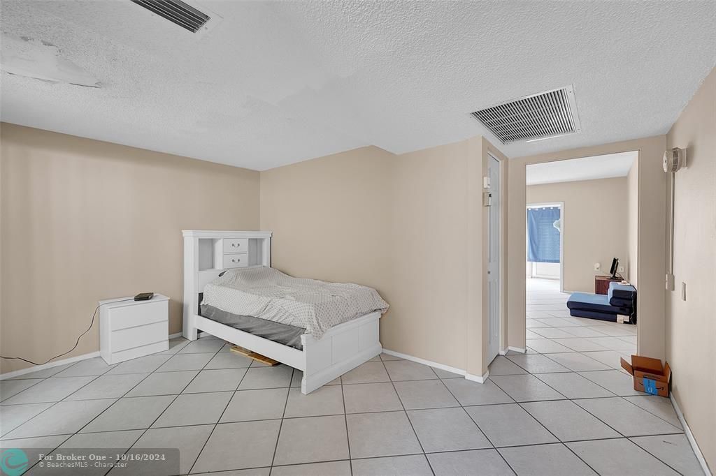 Active With Contract: $80,000 (1 beds, 1 baths, 661 Square Feet)