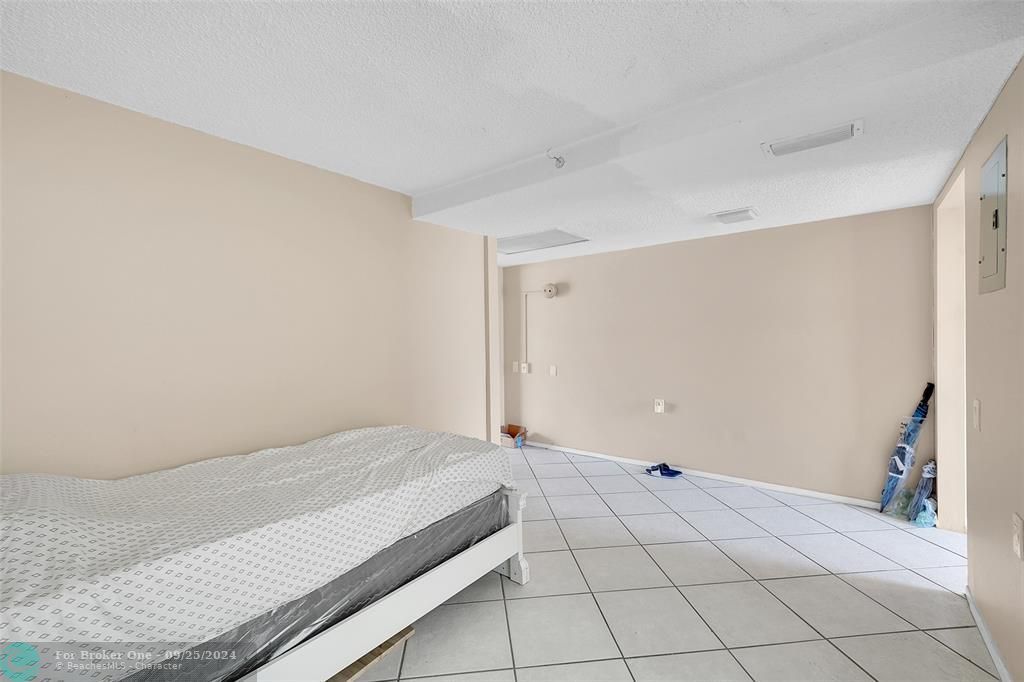 Active With Contract: $80,000 (1 beds, 1 baths, 661 Square Feet)