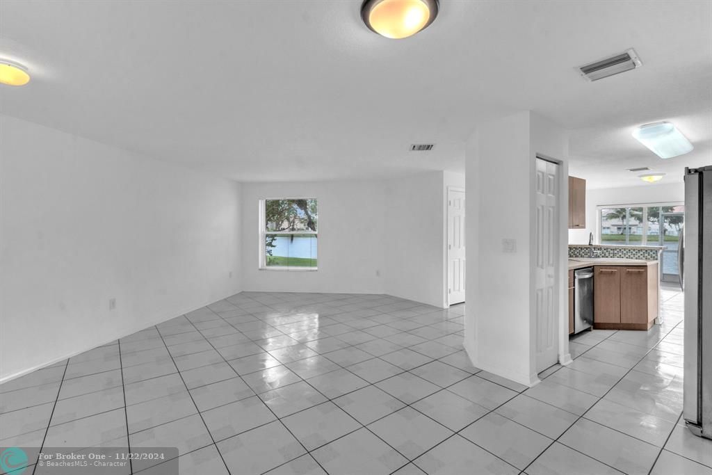 For Sale: $560,000 (3 beds, 2 baths, 1726 Square Feet)