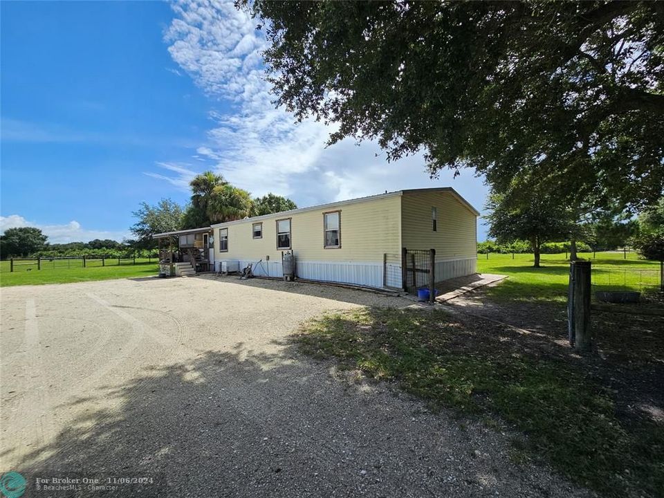 For Sale: $490,000 (3 beds, 2 baths, 1872 Square Feet)