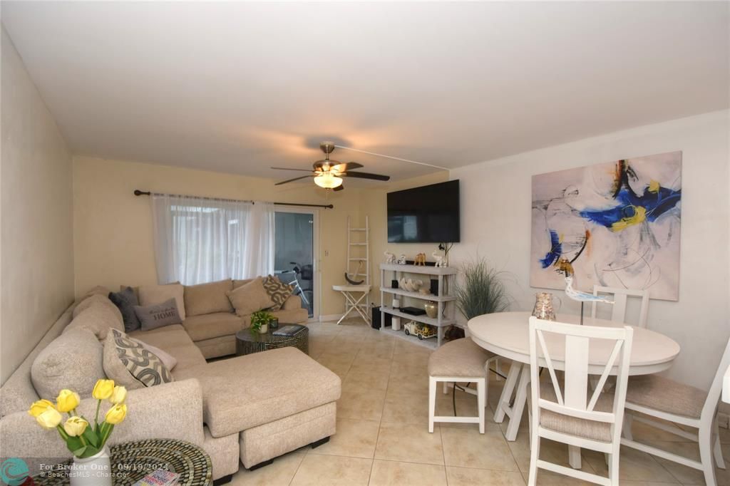 Active With Contract: $242,000 (2 beds, 2 baths, 950 Square Feet)