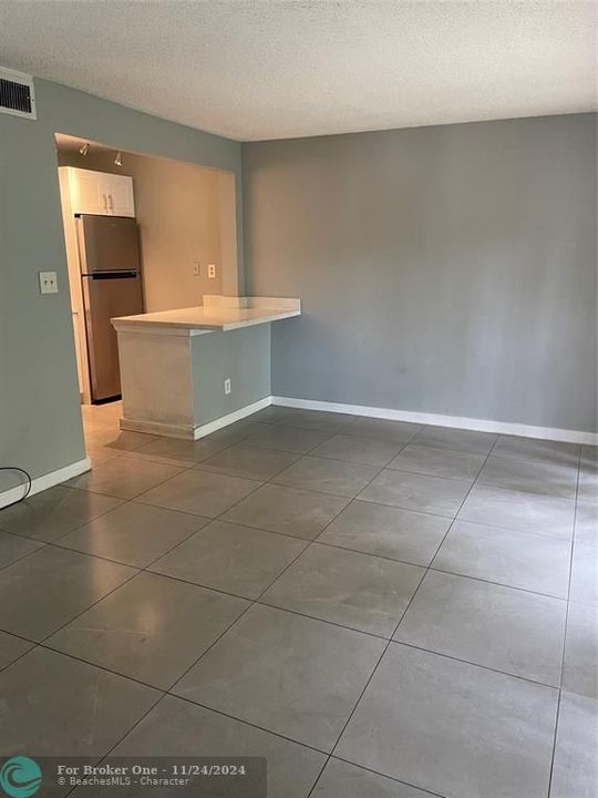 For Rent: $1,600 (1 beds, 1 baths, 450 Square Feet)