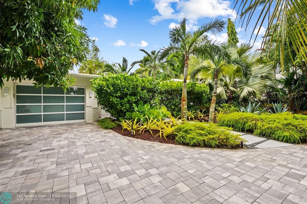 Active With Contract: $2,095,000 (3 beds, 3 baths, 2458 Square Feet)