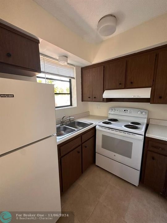 For Sale: $1,650 (1 beds, 1 baths, 1020 Square Feet)